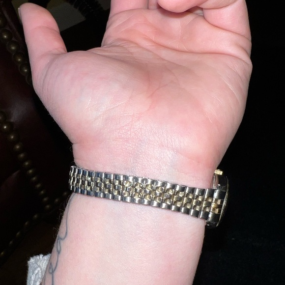 ⭐️Milan Watch Blue Round Face with Date Gold/Silver Toned Band - Picture 13 of 13